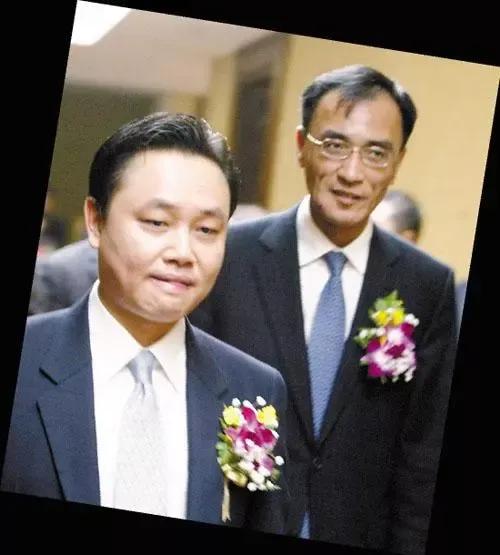 2008年，黄光裕入狱，陈晓发起国美争夺战，黄家棋高一着 第15张