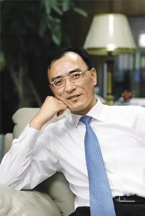 2008年，黄光裕入狱，陈晓发起国美争夺战，黄家棋高一着 第17张
