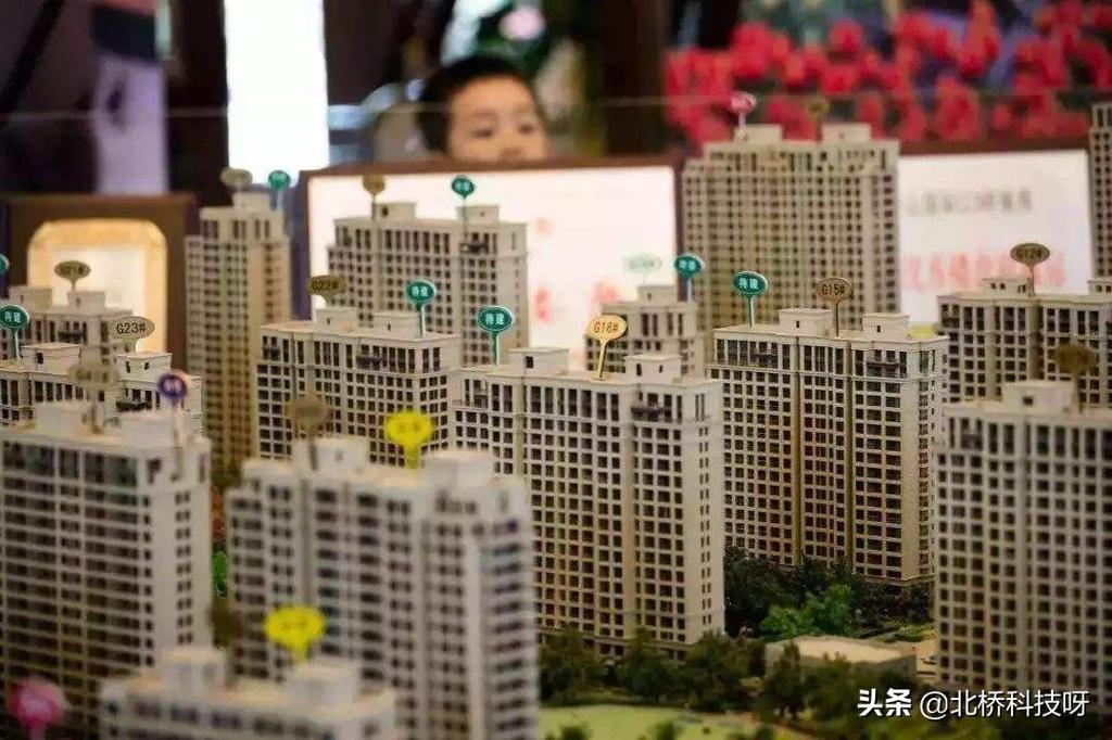 多家房地产企业宣布停牌！净利润直接腰斩，房市真实情况已经显现 第1张