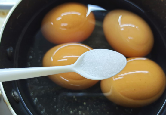 煮鸡蛋：是冷水下锅，还是开水下锅？牢记4点，鸡蛋一碰就脱壳 第15张