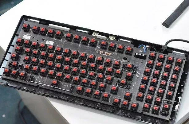 键盘怎么清洗才正确（键盘脏了清理方法） 第25张