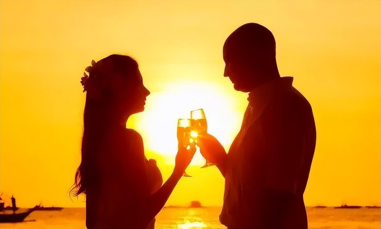 女人和男人谁更怀念初恋情人（女人和男人谁最念旧情） 第1张