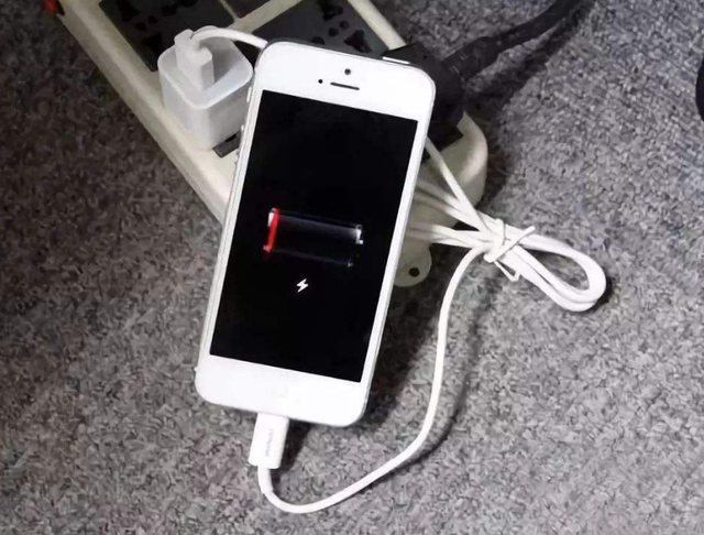 苹果充电越充越少怎么回事（手机充电必须满了才拔吗） 第3张