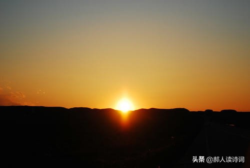 晚春江晴寄友人译文（晚春江晴寄友人寄的意思） 第1张