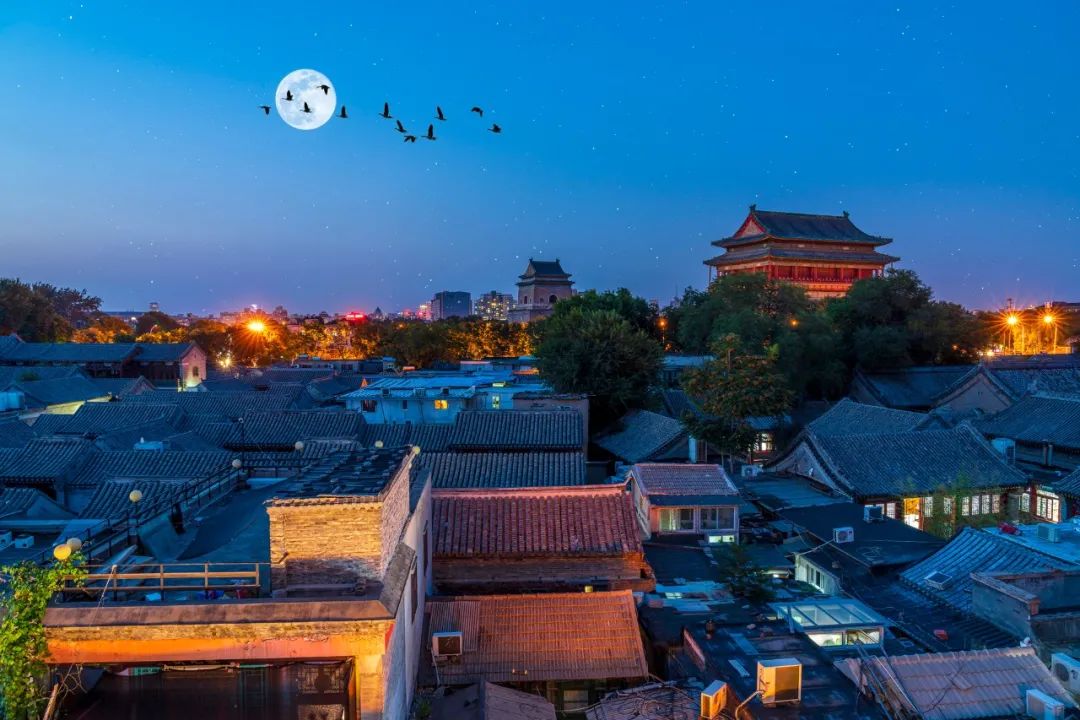 月亮的诗词经典名句（关于月亮的诗句古诗词） 第7张