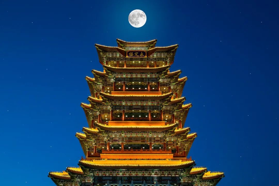月亮的诗词经典名句（关于月亮的诗句古诗词） 第9张