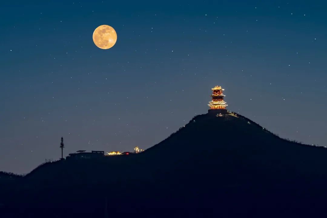 月亮的诗词经典名句（关于月亮的诗句古诗词） 第15张