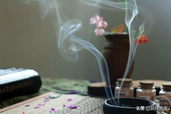 蝶恋花辛苦最怜天上月赏析（蝶恋花原文内容和诗意翻译） 第7张