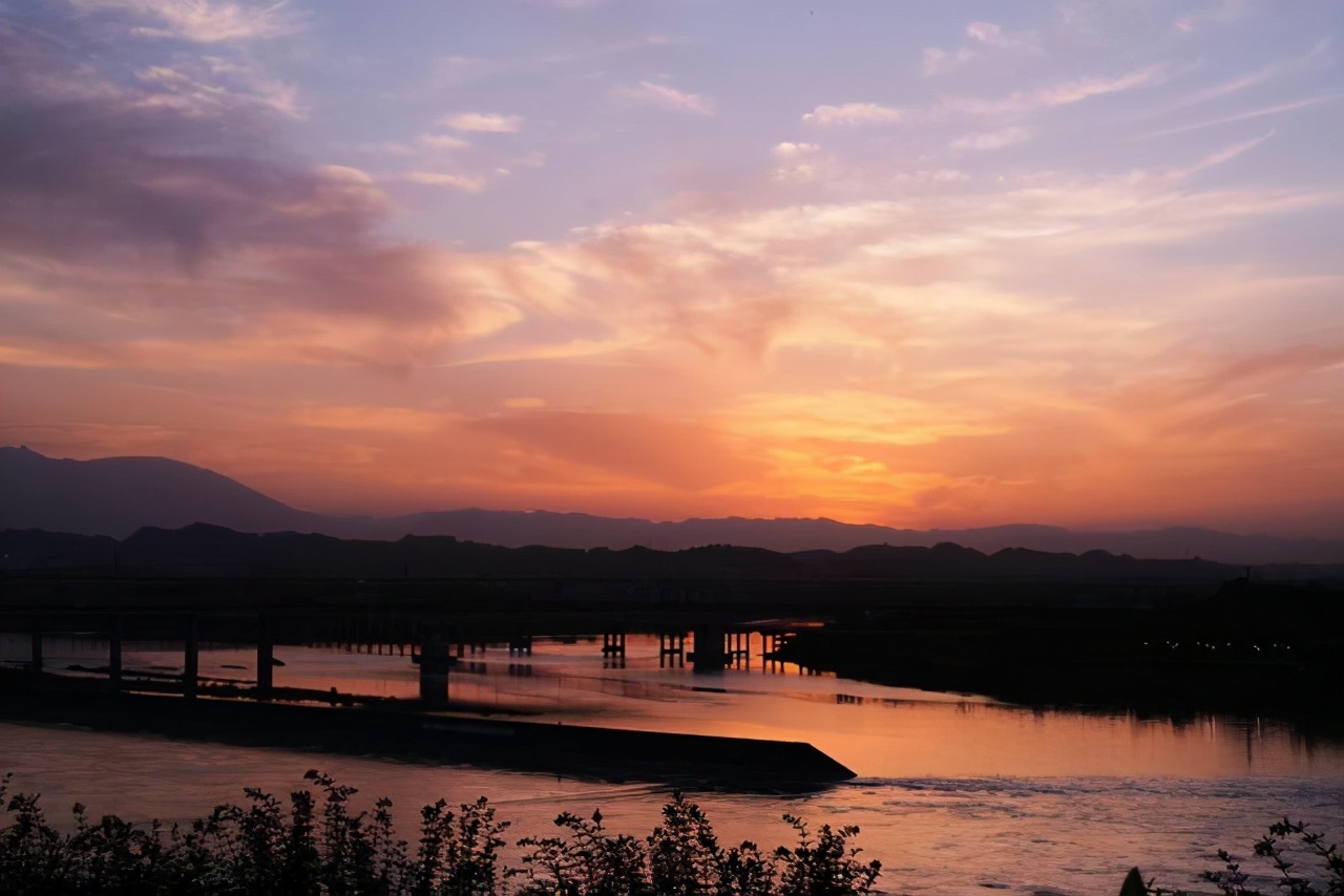 形容夕阳美景的句子（夕阳余晖的唯美诗句 ） 第7张