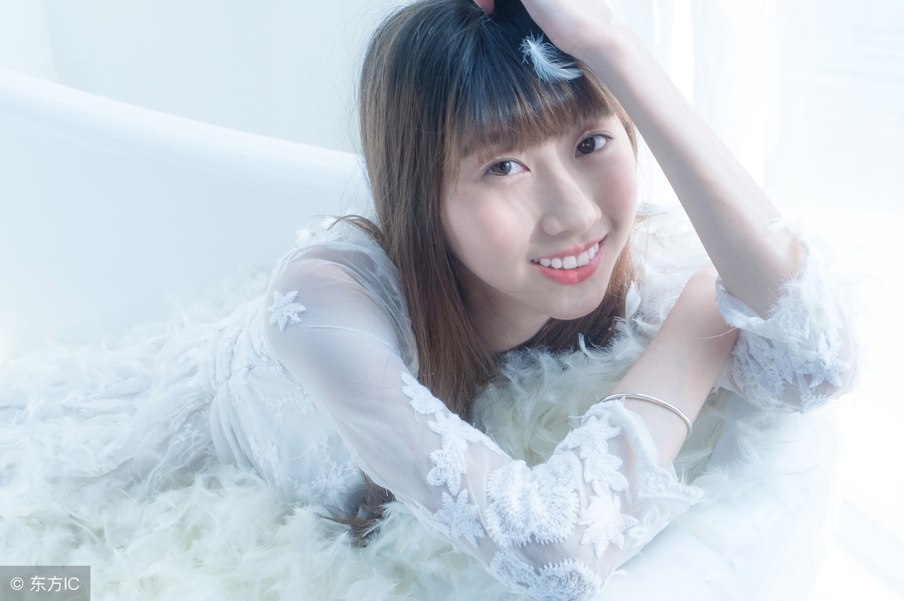 形容女人气质的句子（赞美女人漂亮的句子） 第17张
