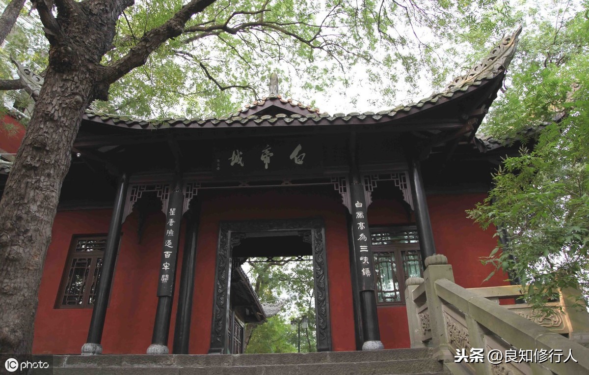 李白早发白帝城的诗句（早发白帝城赏析和作者中心思想） 第1张