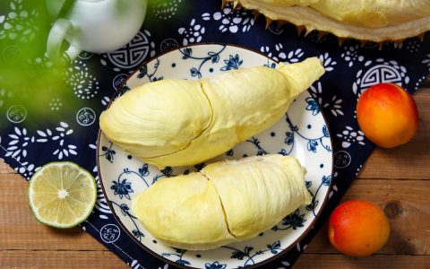 榴莲肉有点硬怎么变软（榴莲有点生能吃吗）