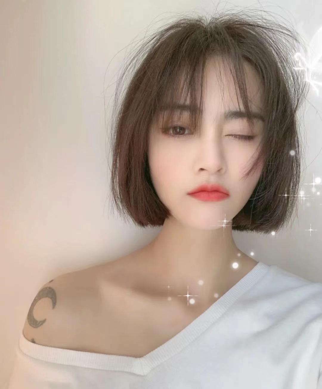 022圆脸减龄最火短发（减龄帅气显脸小的短发）"