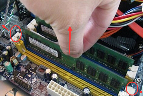 电脑开机正常启动，但显示器无信号然后黑屏怎么回事？一招解决 第1张