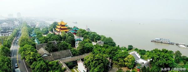 杜甫的登岳阳楼原文及翻译（登岳阳楼古诗赏析和解释） 第5张