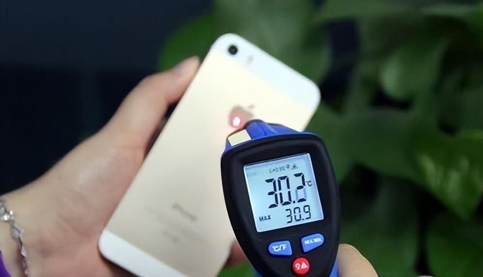 手机发烫一键解决办法（手机发热降温的小技巧） 第3张