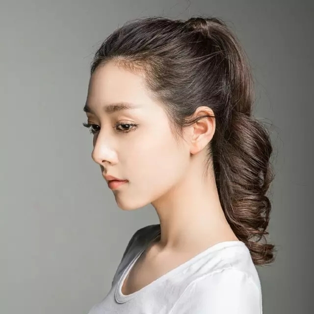 记住这两个拍摄点 就能拍出绝美的侧颜女神 第1张