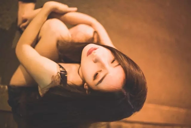记住这两个拍摄点 就能拍出绝美的侧颜女神 第11张