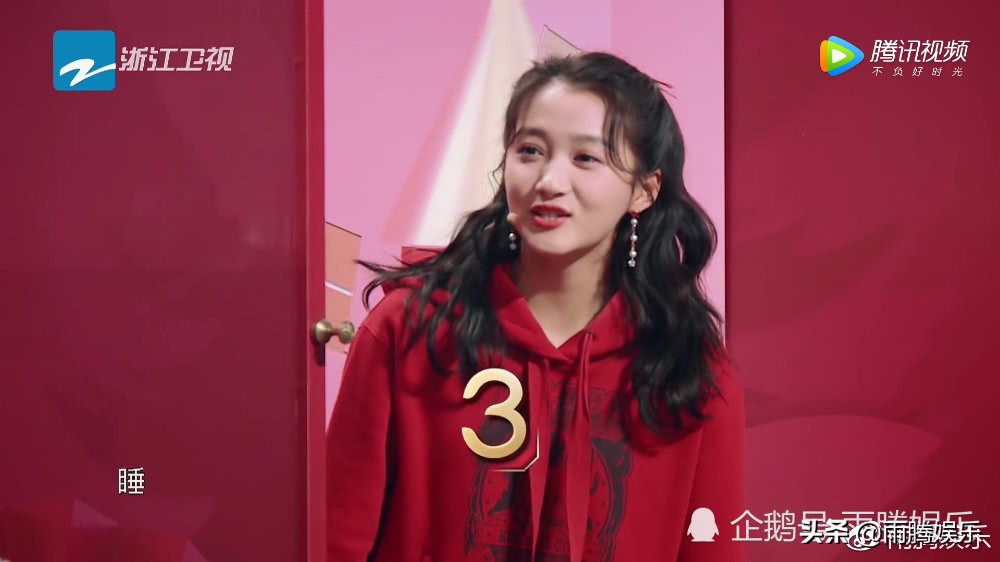 王牌对王牌，华晨宇飞吻关晓彤，看了这表情才知道不演的晓彤多美 第5张