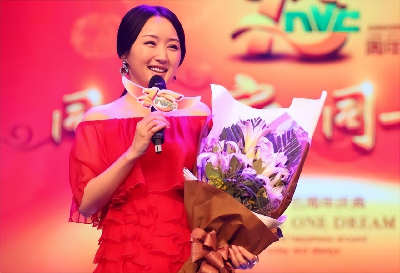赖文峰出狱后娶妻生子，杨钰莹却至今未婚，她在追求什么？ 第59张