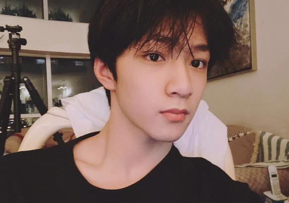 刘耀文个人资料（因相貌清秀被挖掘，后靠腿长惊艳众人） 第19张