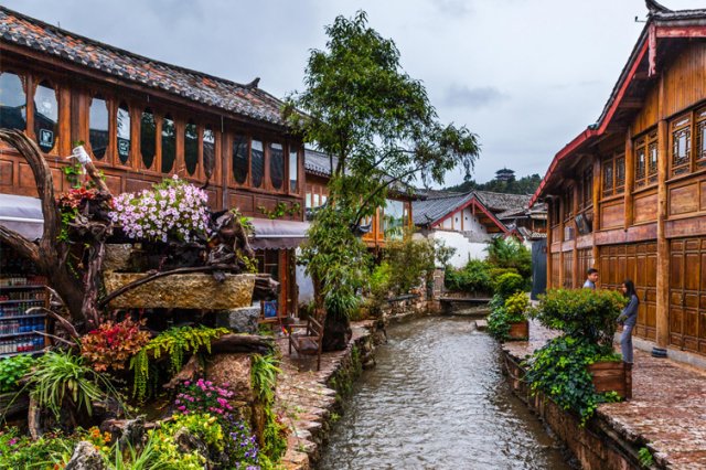 丽江夏季旅游景点排行榜前十名 丽江十大夏季避暑旅游景点 丽江夏天适合避暑玩水的地方 第1张