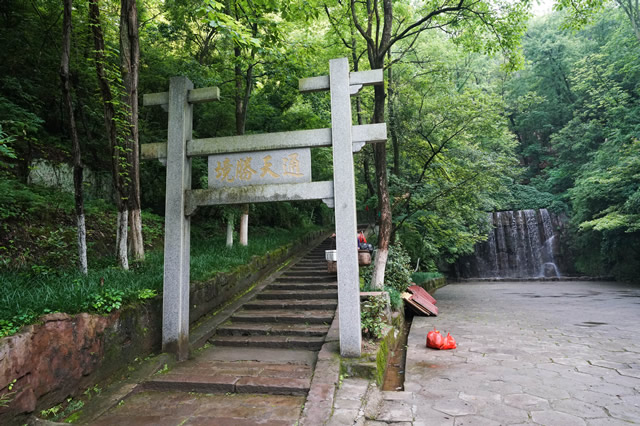 赣州夏季旅游景点排行榜前十名 赣州十大夏季避暑旅游景点 赣州夏天适合避暑玩水的地方 第5张
