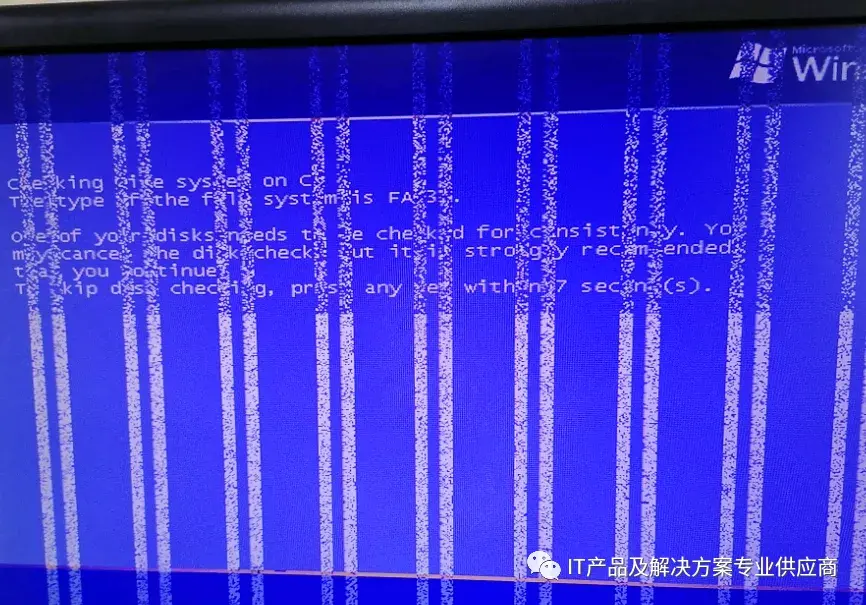 电脑屏幕有一条竖线怎么消（电脑显示器出现蓝屏竖纹解决方法） 第7张