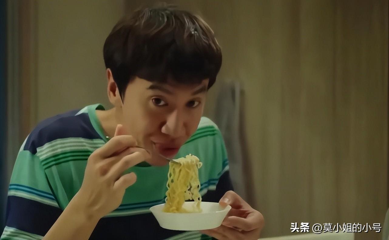 韩国有哪些好看的搞笑电影（盘点评分最高的10部韩国喜剧） 第43张
