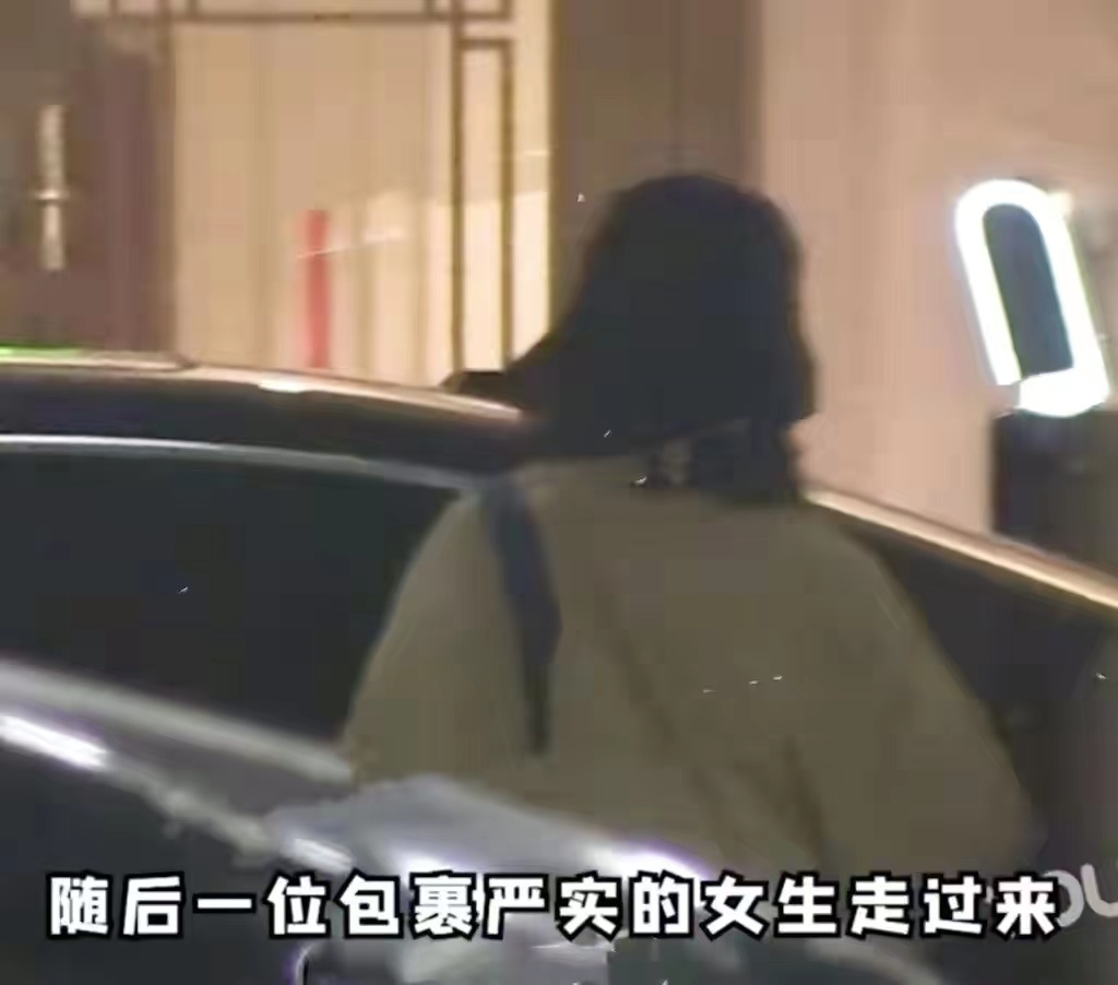 曝张子枫与焉栩嘉恋爱！疑穿情侣装过夜，男方曾被曝脚踏多条船 第7张