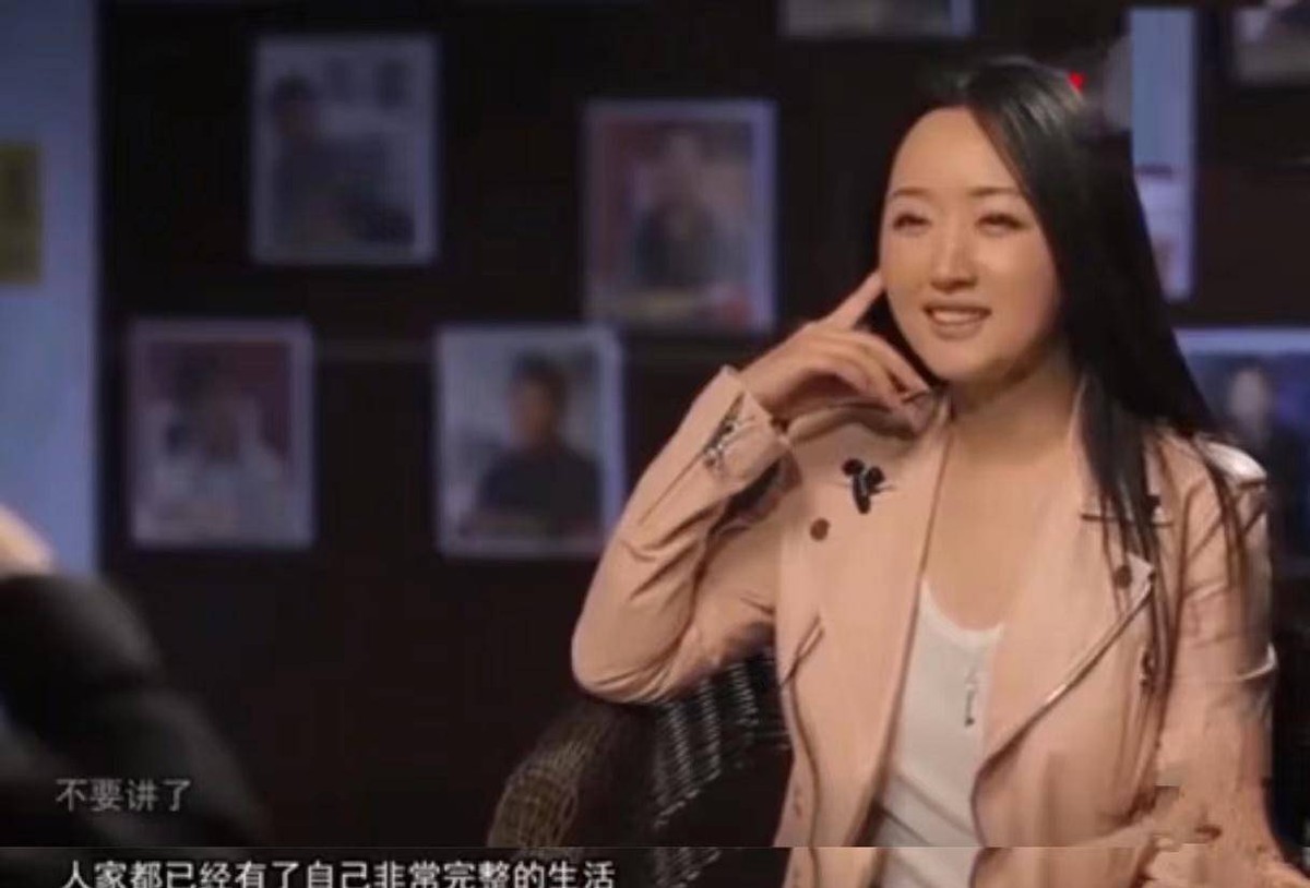 赖文峰出狱后娶妻生子，杨钰莹却至今未婚，她在追求什么？ 第63张