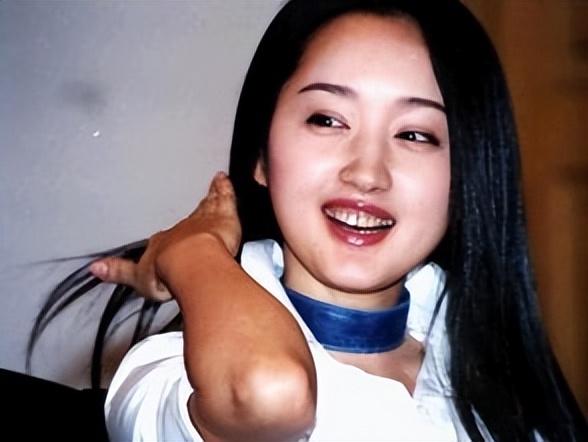 赖文峰出狱后娶妻生子，杨钰莹却至今未婚，她在追求什么？ 第39张