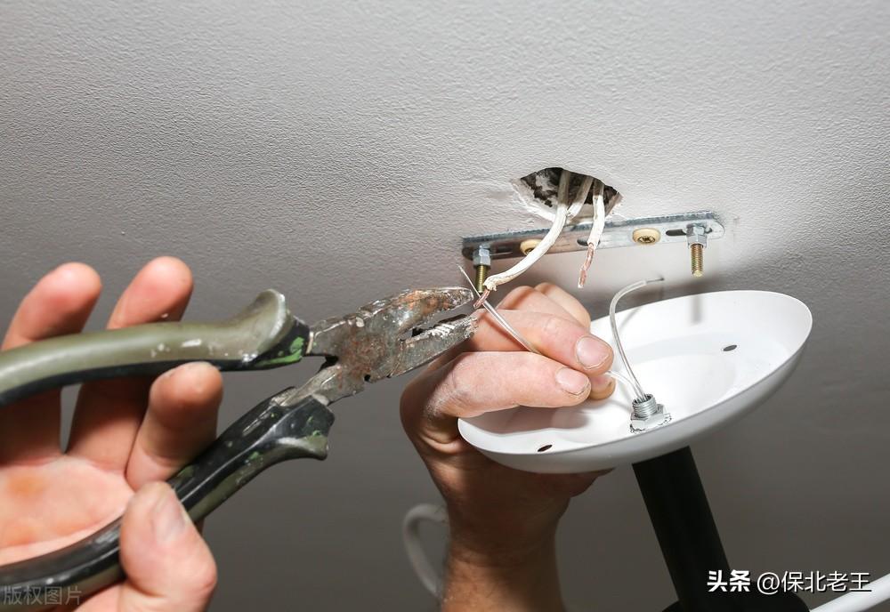 客厅灯买什么牌子耐用（手把手教你挑选结实耐用的灯具） 第5张