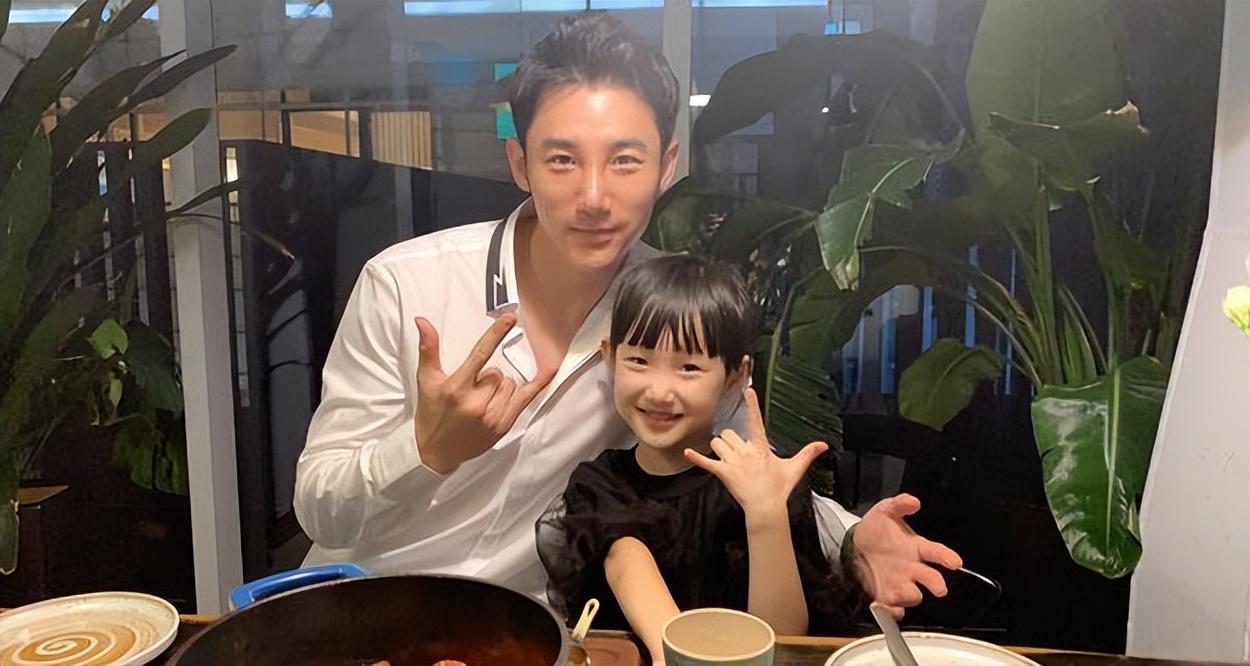 白冰个人资料简介（闪婚小三岁男模，离婚后独自带娃） 第53张