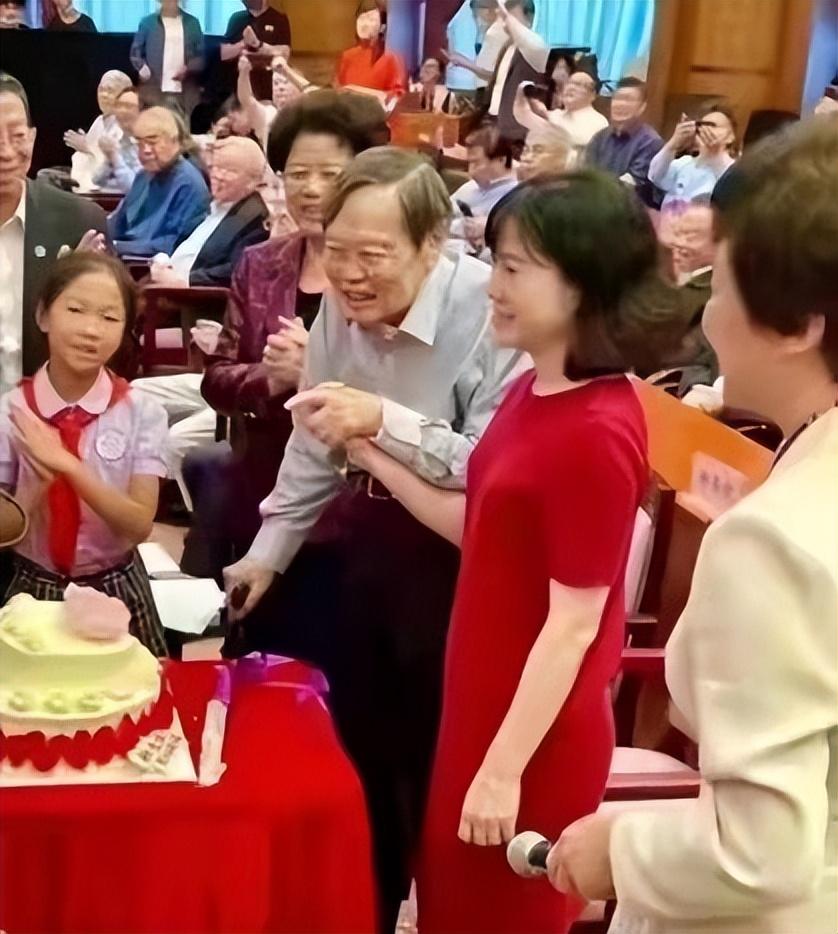 翁帆个人资料简历（安安稳稳地照顾了杨振宁十八年） 第33张