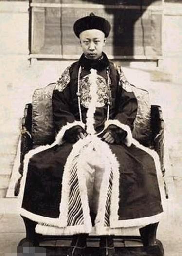 清朝历代帝王顺序表在位时间简介图（一文详解清朝12帝完整排序） 第23张