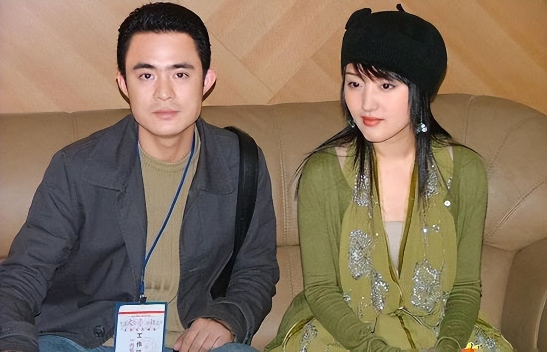 赖文峰出狱后娶妻生子，杨钰莹却至今未婚，她在追求什么？ 第23张