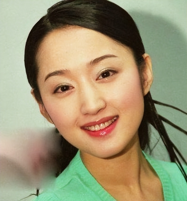 赖文峰出狱后娶妻生子，杨钰莹却至今未婚，她在追求什么？ 第17张