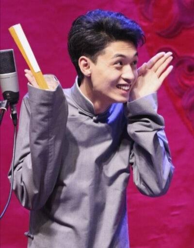秦霄贤个人资料（“富二代”是真的！秦霄贤公开家庭情况） 第9张