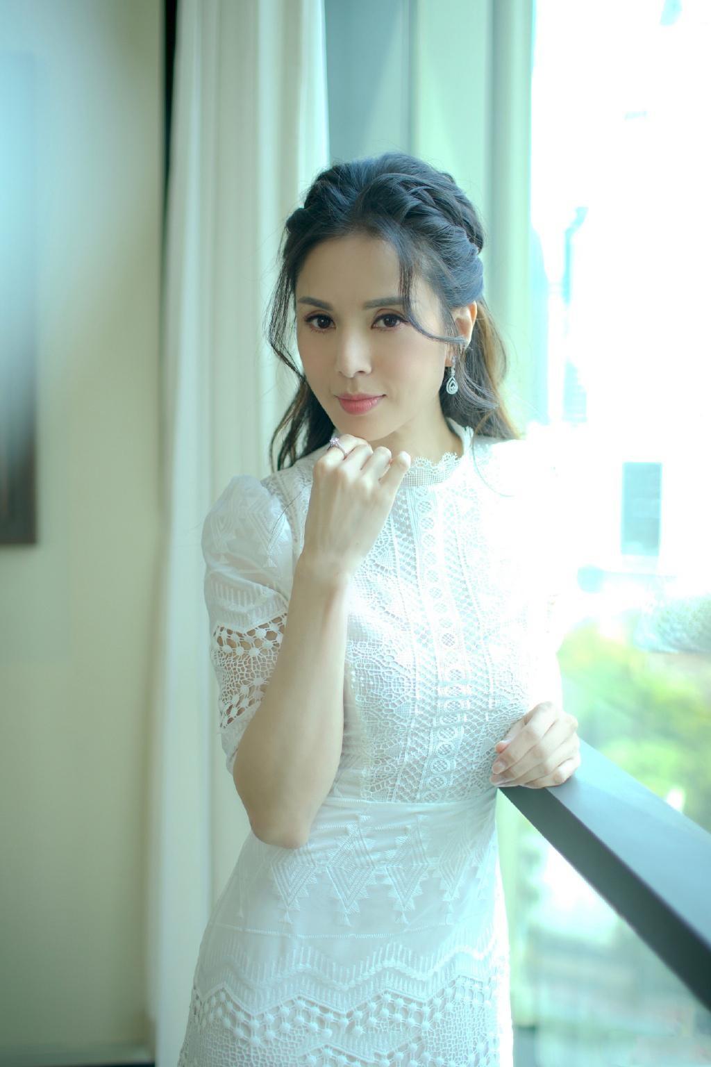 李若彤个人简介（如今55岁一个人生活） 第23张