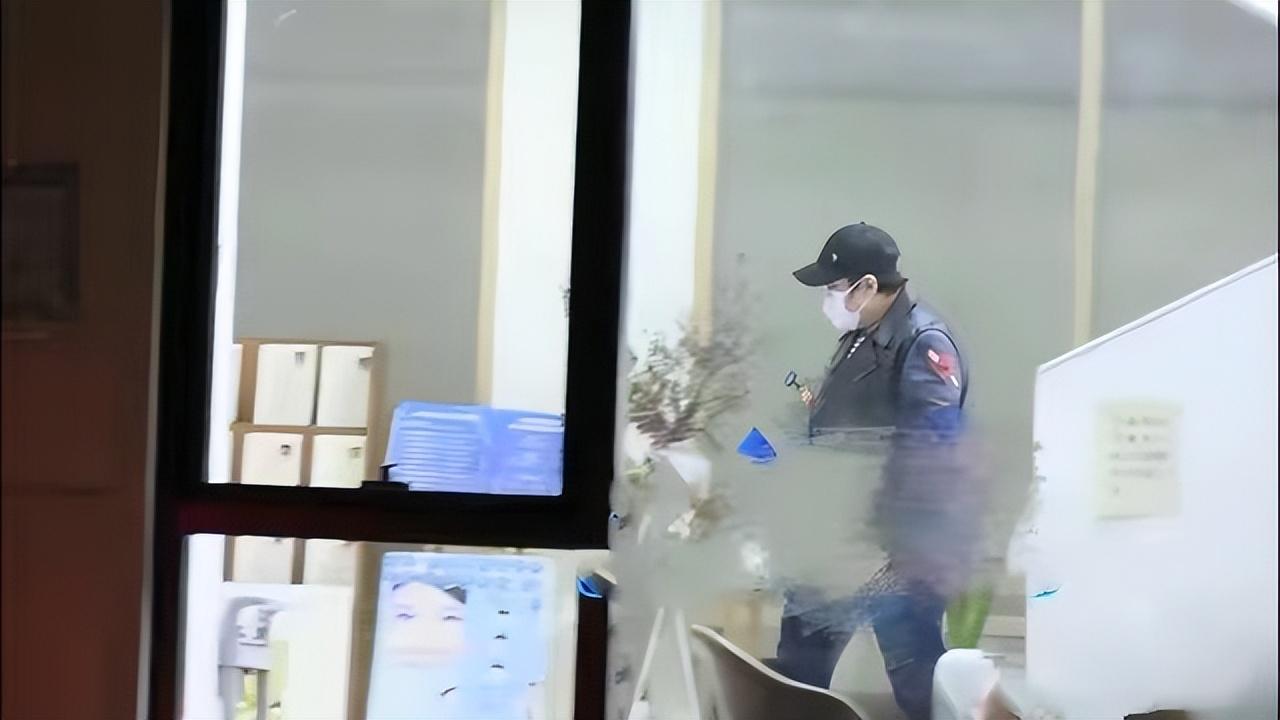 韩红身体怎么了最新消息（低调现身超市，身材魁梧赘肉明显） 第23张