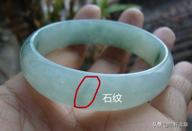 翡翠有纹还值得买吗（翡翠纹和裂有什么区别） 第1张