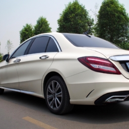 奔驰e350敞篷跑车(奔驰E350敞篷跑车：高性能与豪华并行的绝佳选择) 第1张