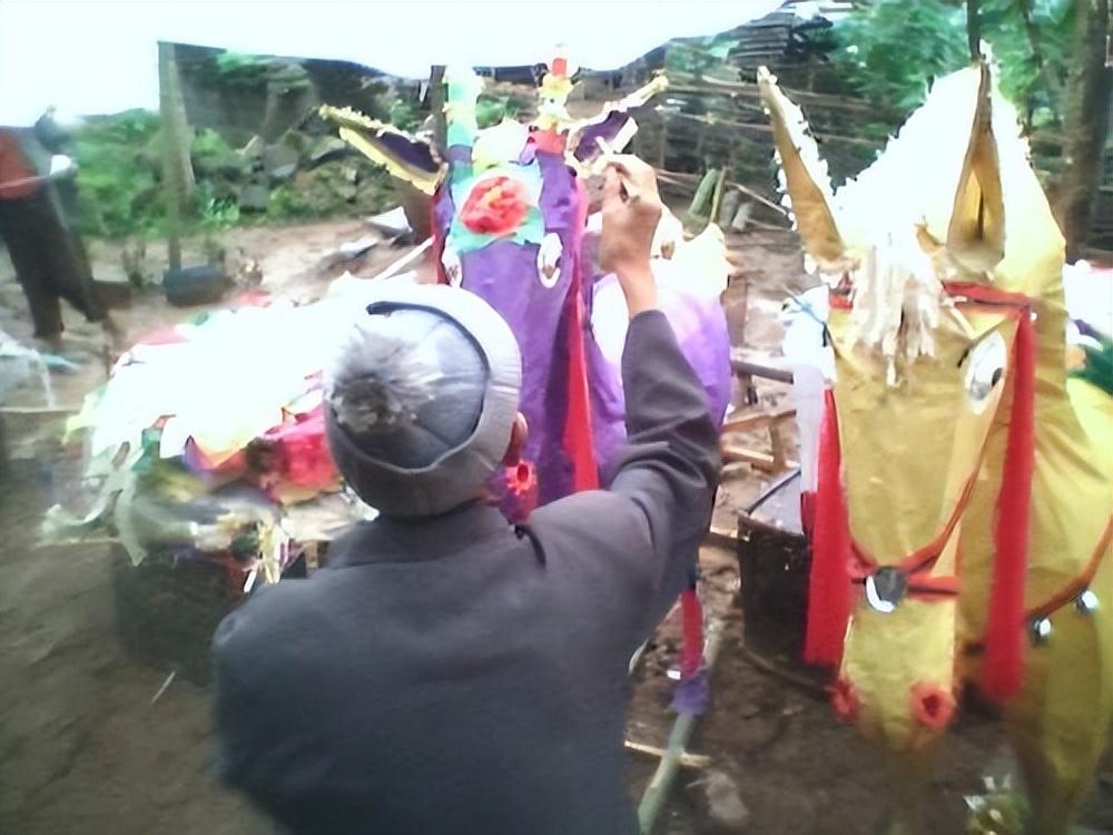 中国农村白事祭奠仪式（丧礼上开光仪式的背后含义） 第3张