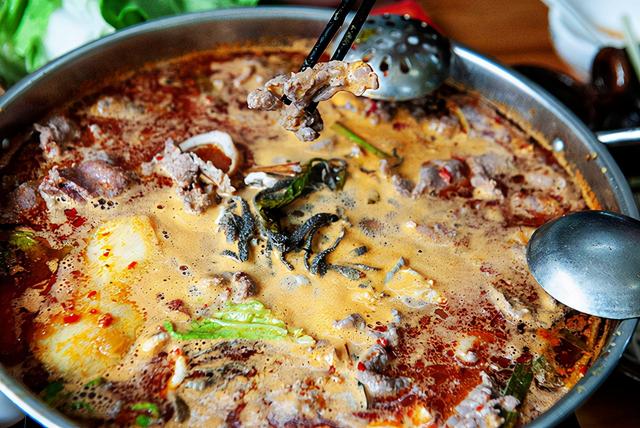 贵州6大“另类”美食：炒臭屁虫、牛粪火锅榜上有名 第3张