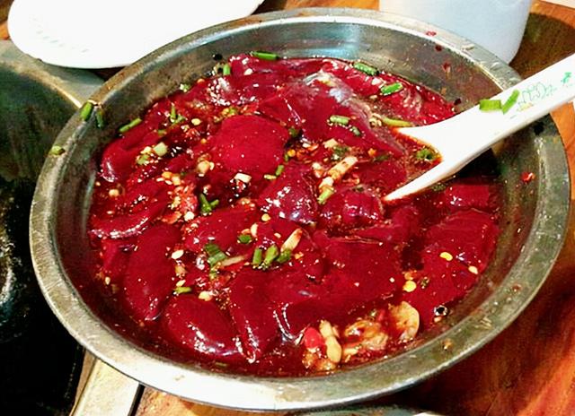 贵州6大“另类”美食：炒臭屁虫、牛粪火锅榜上有名 第11张