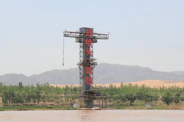 中国十大蹦极点排行榜 澳门塔蹦极上榜,宜昌三峡蹦极排名第二 第19张