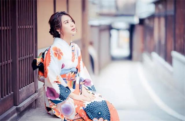 日本和服背后的小包有什么用（和服为何要背一个包包） 第7张
