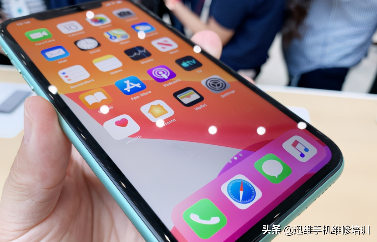 苹果手机无缘无故自动开关机怎么办（解决苹果手机自动重启的方法） 第3张