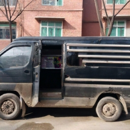 房口车是什么(房口车，简单来说就是指通过改装的方式将汽车打造成为可以居住和生活的移动房屋。它的运用和 第1张